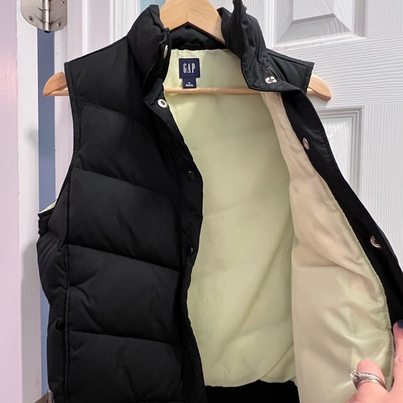 Gap Black Puff Vest - Picture 5 of 7